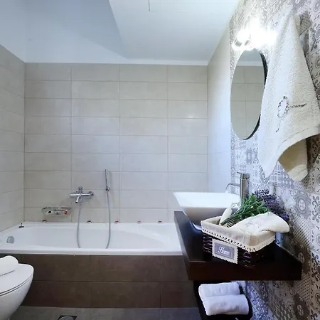 Aeraki Apartmán *